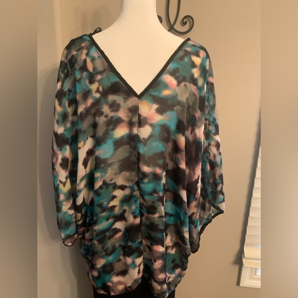 Women’s Large Sheer Colorful Black Top, Preloved, Wide Qtr sleeve, V neck & back - Picture 3 of 7